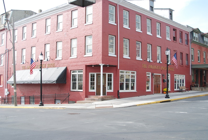 Hamburg, PA: American House Hotel