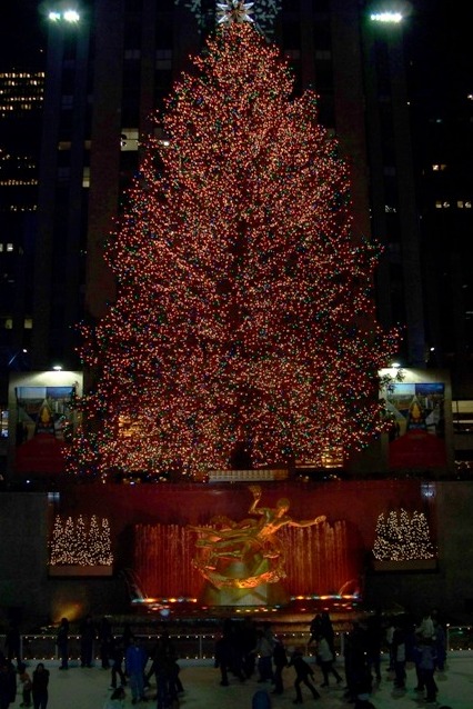 Manhattan, NY: Rockefeller Center Christmas tree
