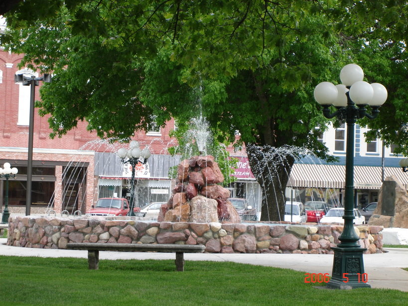 Red Oak, IA: City Park fountain