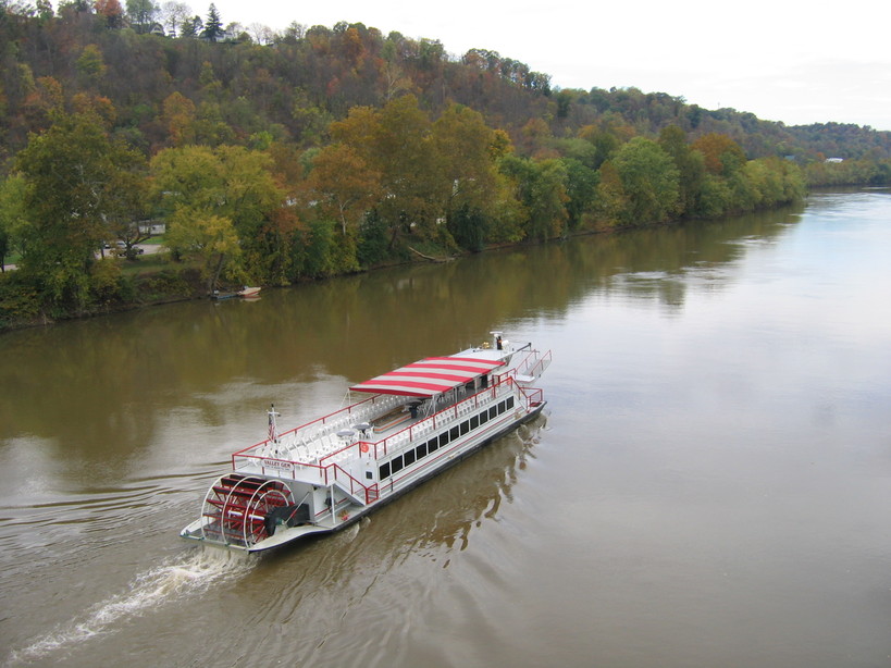 Marietta, OH: The Valley Gem Sternwheeler cruises from Marietta, Ohio