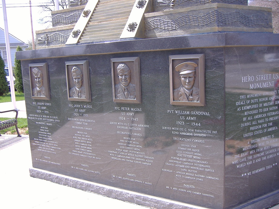 Silvis, IL: Hero Street Memorial