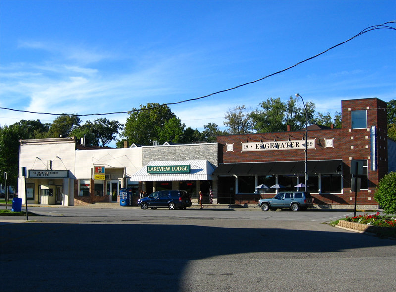 Culver, IN: Lake Shore Drive-Theater and Restaurants