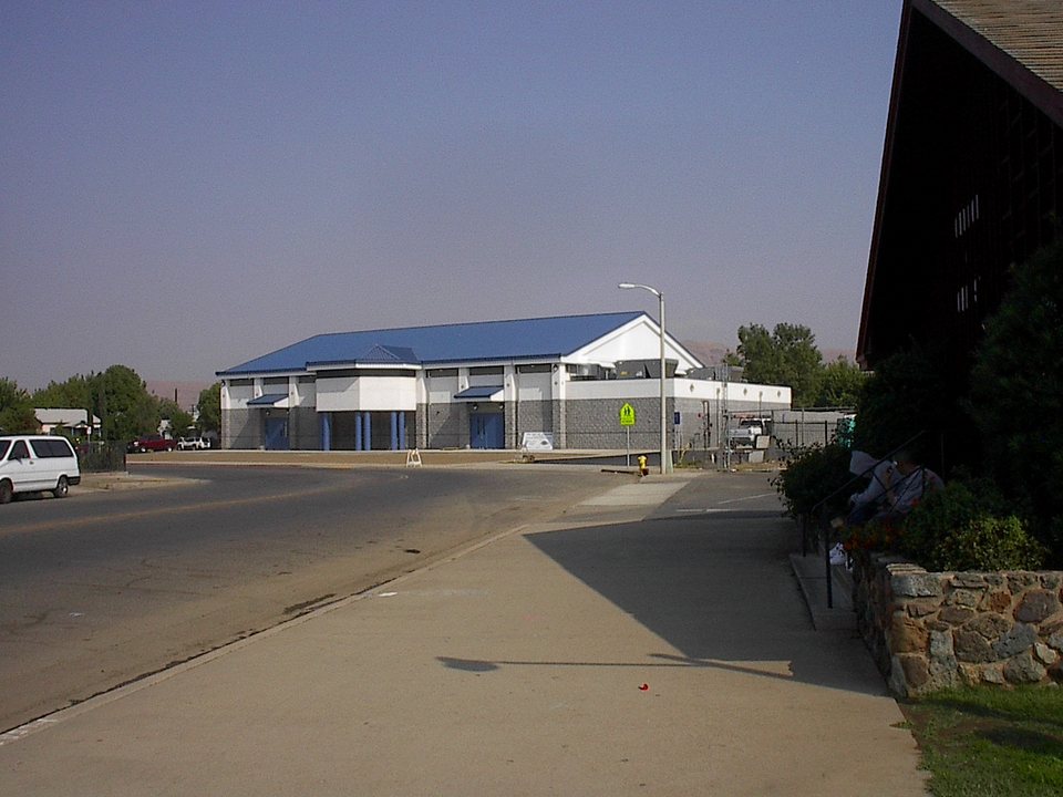 Lindsay, CA Lindsay Gym taken Oct2005 photo, picture, image