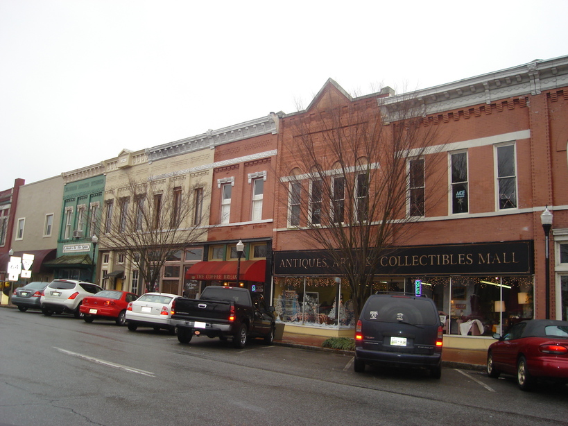 Shelbyville, TN: View of some shops