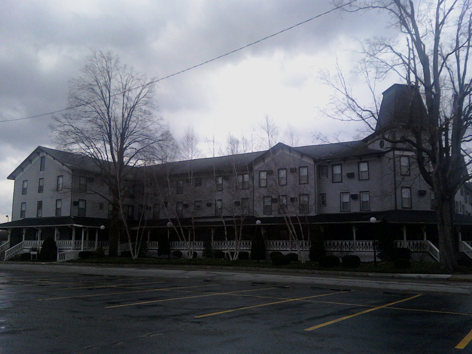 Cambridge Springs, PA: Historic Riverside Inn built in 1885