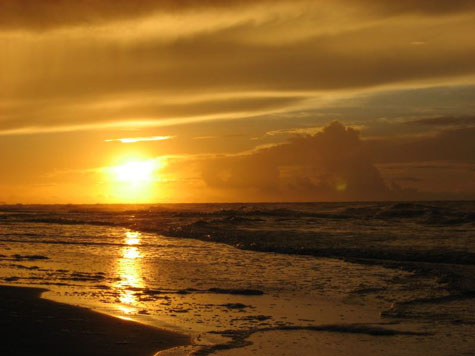 Ocean Isle Beach, NC: Sunrise at Ocean Isle Beach