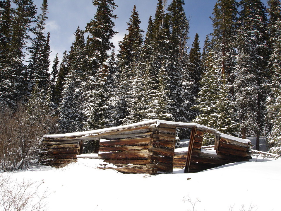 Fairplay, CO: Old, abandoned log cabin in Fairplay