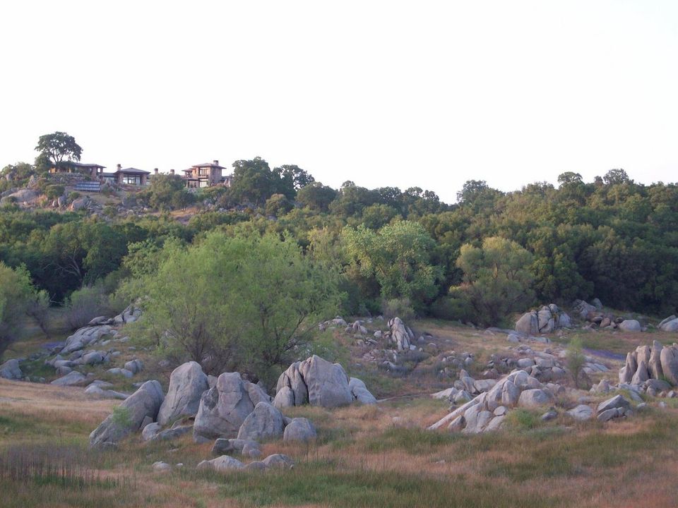 Granite Bay, CA: Beautiful scenery by Folsom Lake in Granite Bay