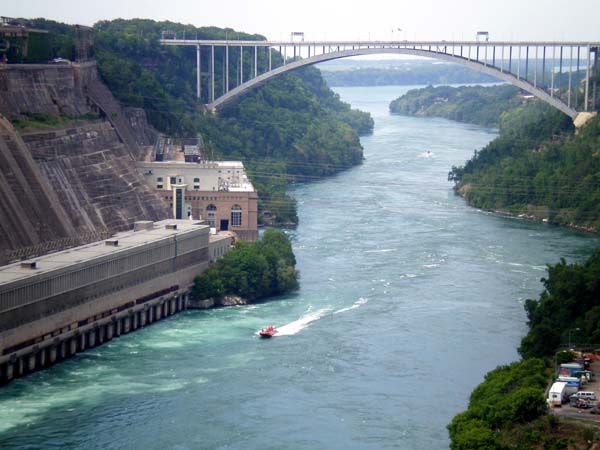 Niagara Falls, NY: Bridge at New York Power Authority