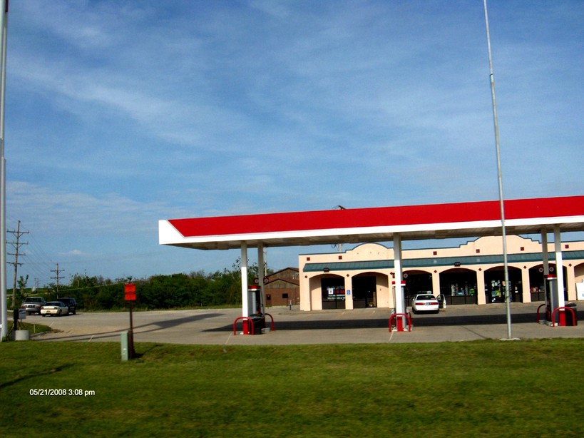 Hiawatha, KS: Hiawatha Travel Plaza & Convenience Store