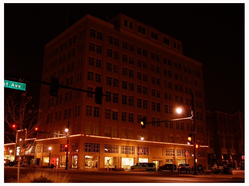 Hutchinson, KS: Night time building in Hutchinson.