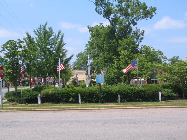 Ellaville, GA: Town Square with Confederate Memorial
