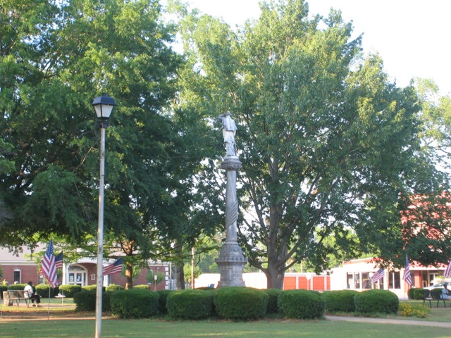 Cuthbert, GA: Cuthbert Town Square with Confederate Memorial