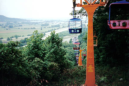 Cave City, KY: View from the Alpine Lift coming down from Guntown Mountain