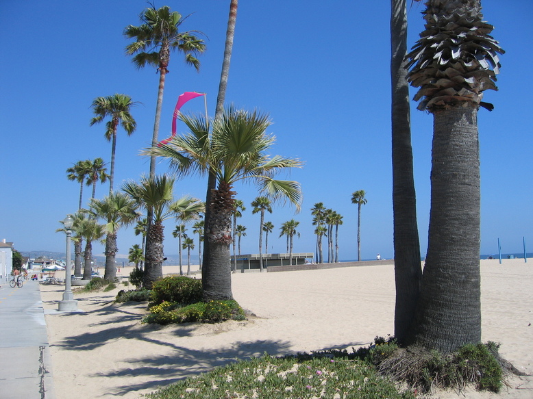 Newport Beach, CA: Boardwalk by the beach