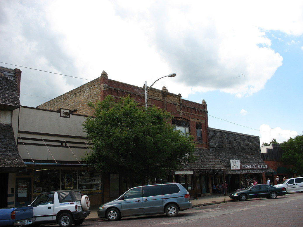 Pawnee, OK: West side of the sauare