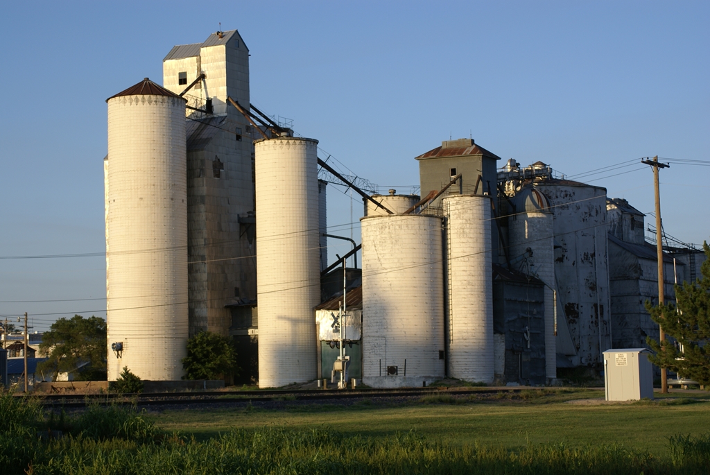 Wilson, KS: Sunset on the Wilson elevators