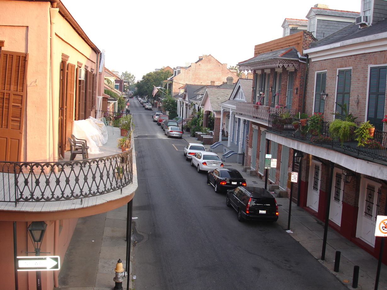 New Orleans, LA: French buildings at a street in New Orleans