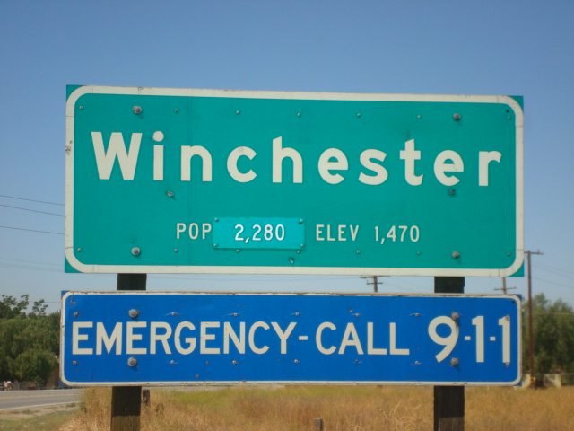 Winchester, CA: Population sign