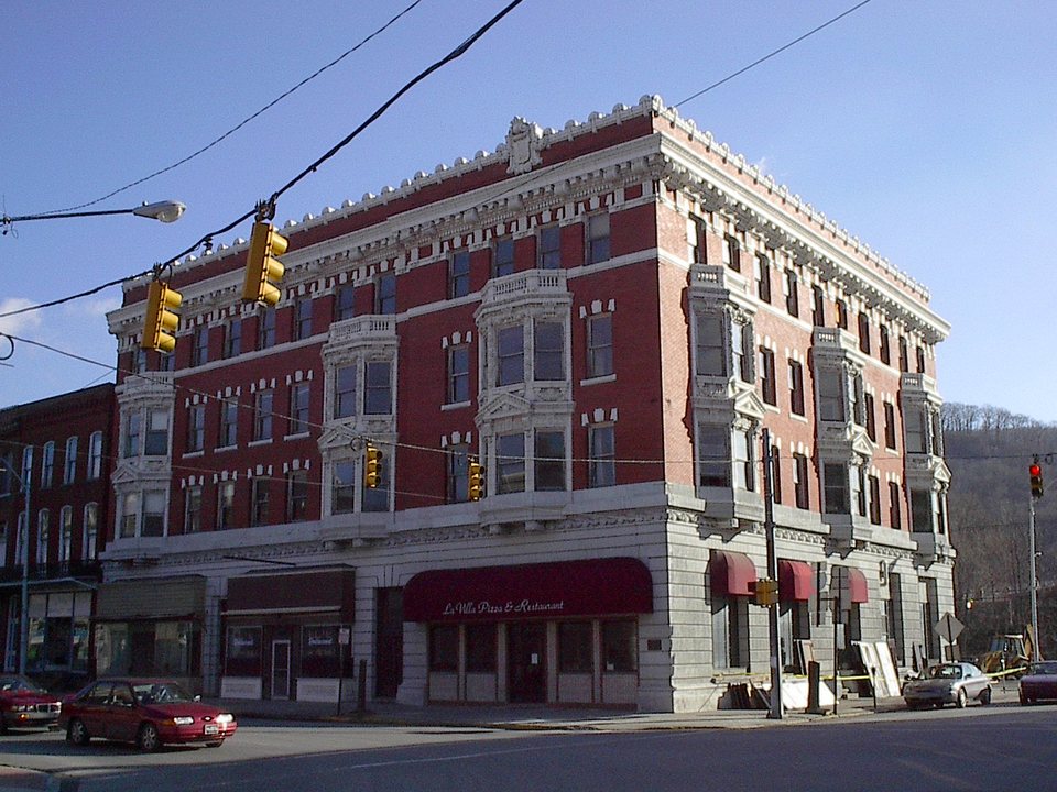 Tyrone, PA: Jones building,new libary there now