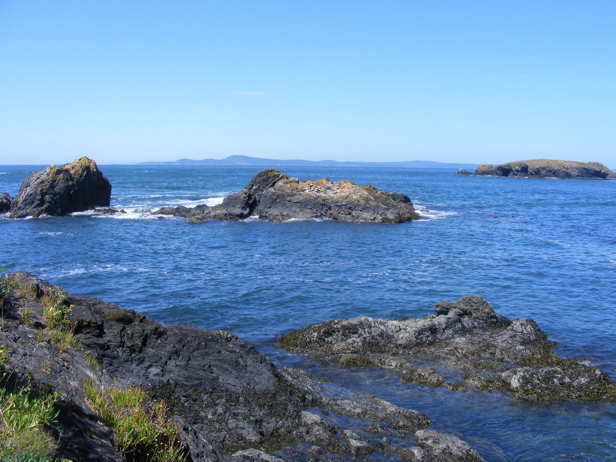 Anacortes, WA: Looking into the straight beyond the tide pools of Rosario Beach