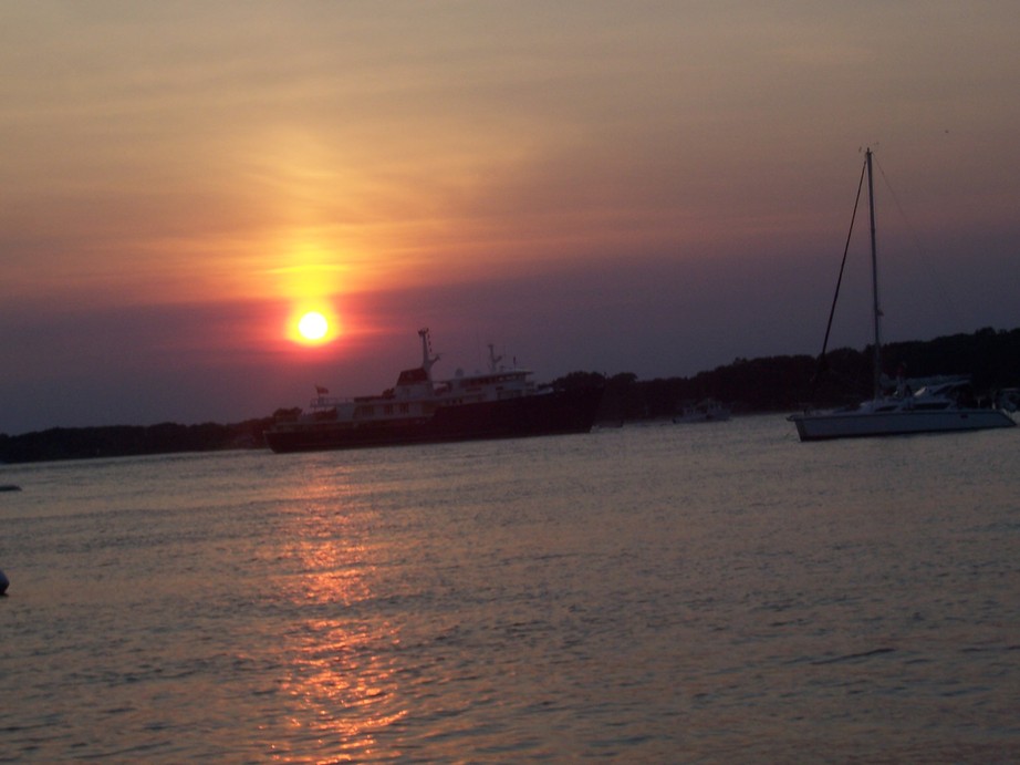 Cutchogue, NY: Sunset off Orient Point