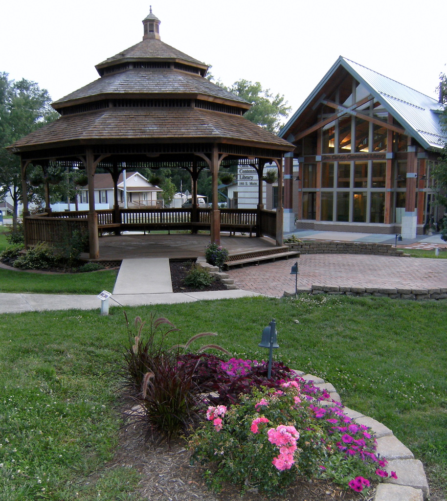 Glen Carbon, IL: The Glen Carbon Centennial Library