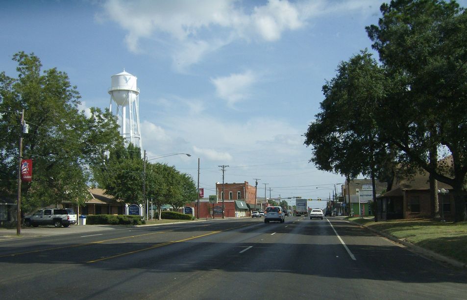 Lindale, TX: Entering Lindale from North on Hwy 69