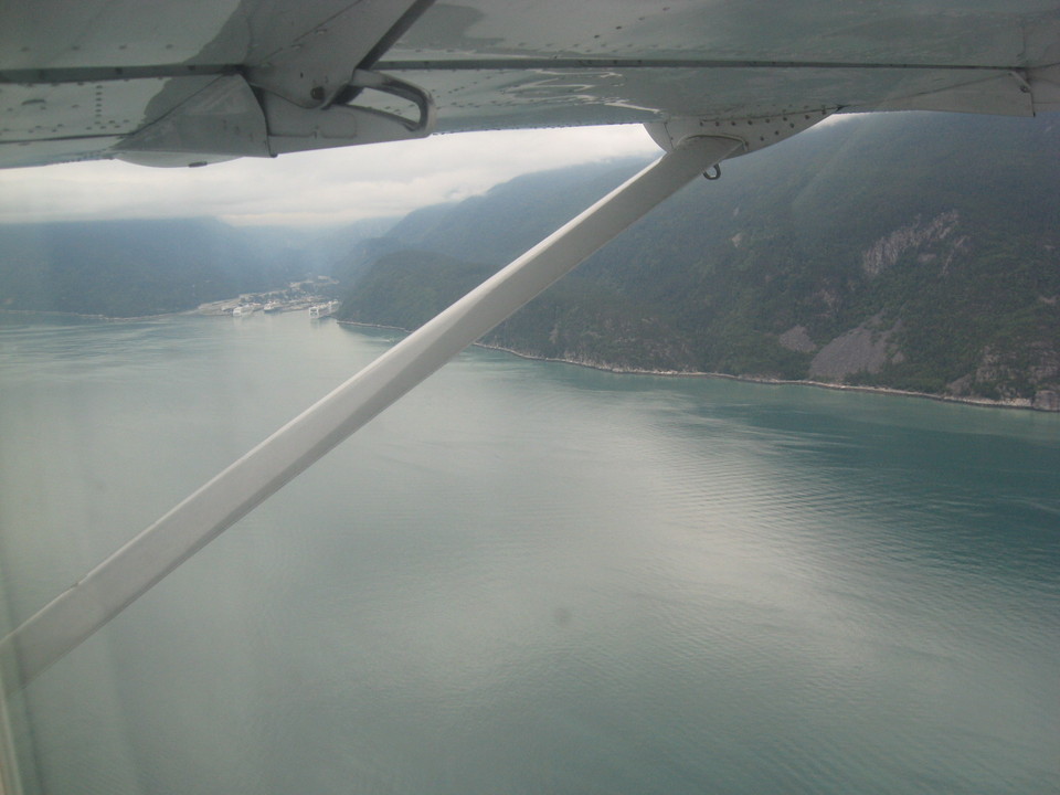 Skagway, AK: Flying into Skagway in August 2008- Tiny little town with a HUGE heart!