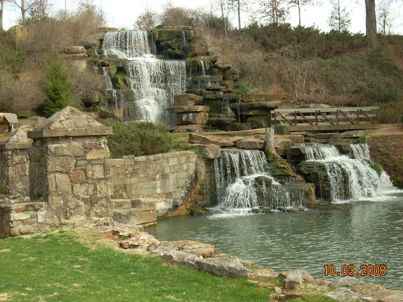 Tuscumbia, AL: The water fall in Spring Park