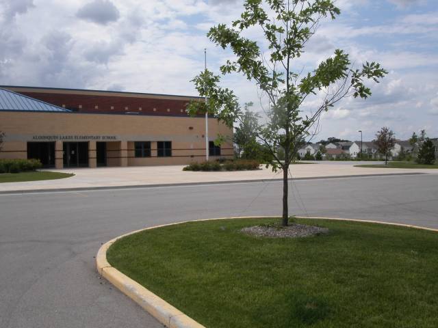 Algonquin, IL: Algonquin Lakes Elementary School (Algonquin Lakes subdivision)