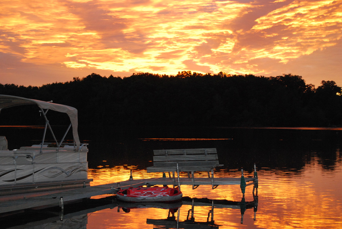 West Bloomfield Township, MI: Sunrise on middle Straits lake