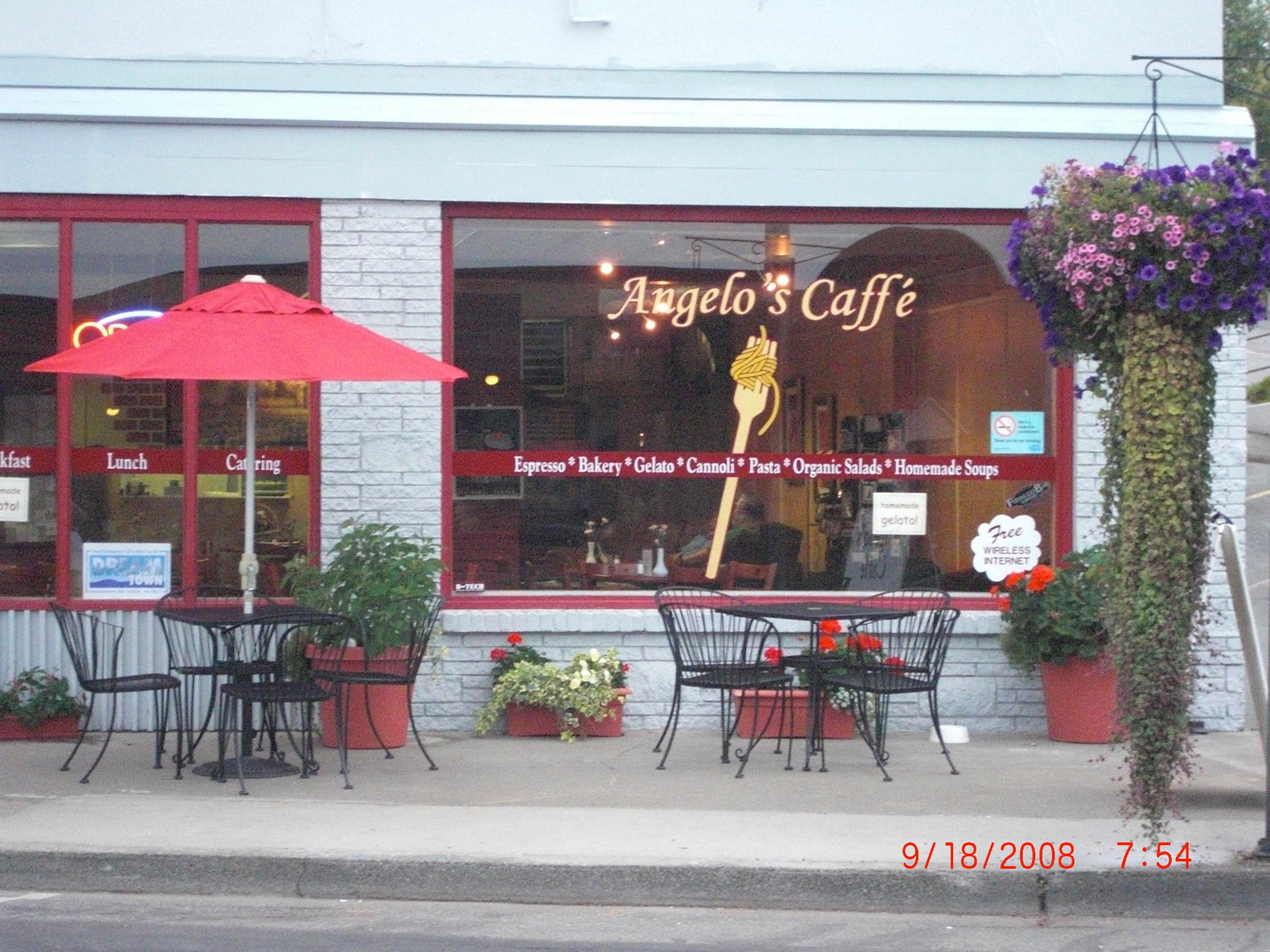 Oak Harbor, WA: Angelo's Caffe on Pioneer Way in Downtown Oak Harbor