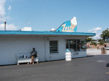 Omaha, NE: Zoesto Ice Cream Stand, Florence