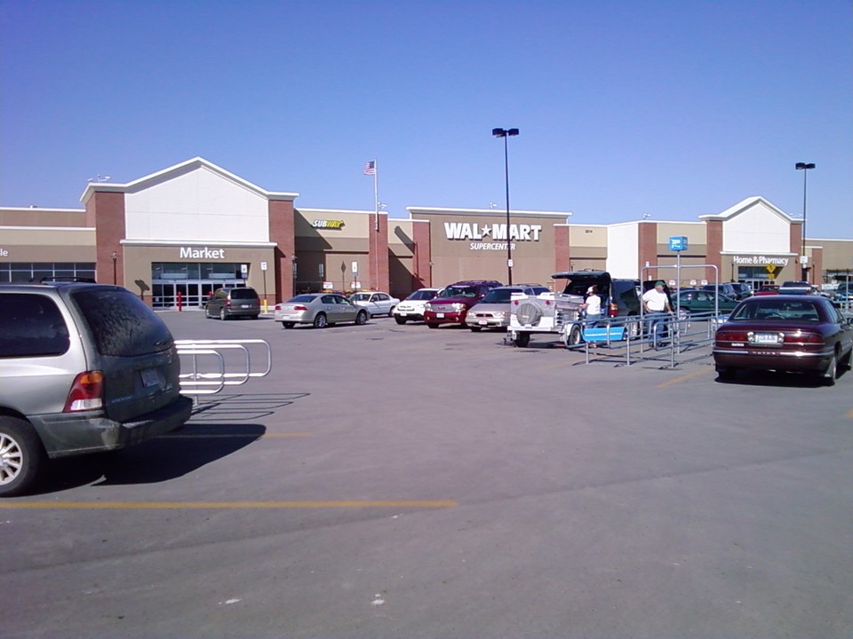 Carroll, IA: Carroll's new Wal-Mart Supercenter...opening in March 2008...and the best Wal-Mart to work at :-). Also one of the last set of stores to feature the traditional logo...and say SUPERCENTER under "WAL-MART"!