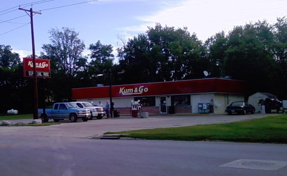 Churdan, IA: The old Kum & Go in Churdan...this was taken during Kum & Go's final days...it is now called "The Short Stop"...and it looks almost exactly like the Kum & Go just with a different name and new cash register.