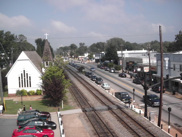 Hapeville, GA: Downtown Hapeville - view from overpass looking northwest at N. Central Avenue