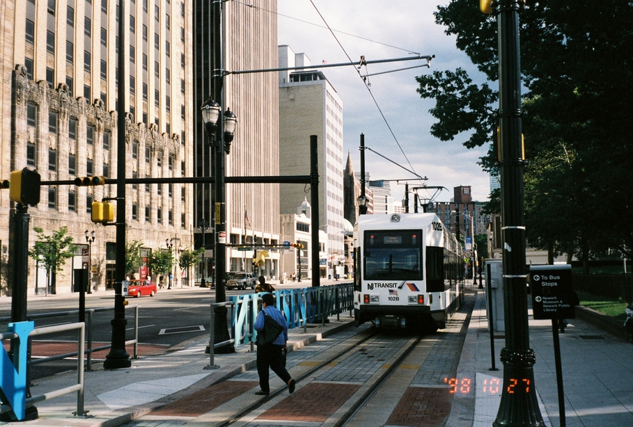 Newark, NJ: Newark: New light rail on Broad Street