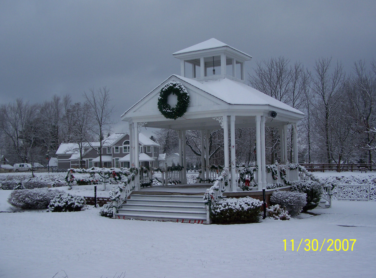 Spencerport, NY: This picture is of a Gazebo on the Spencerport Canal