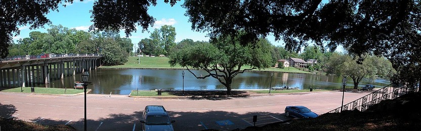 Natchitoches, LA: view of river front from street