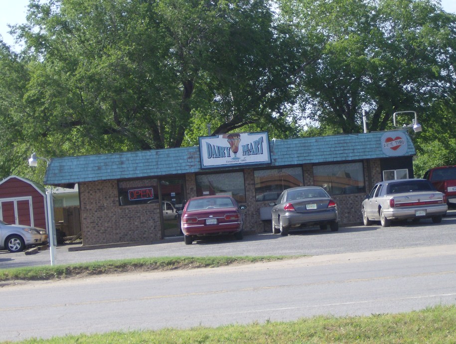 Cherokee, OK: dairy mart(best eating place in town)