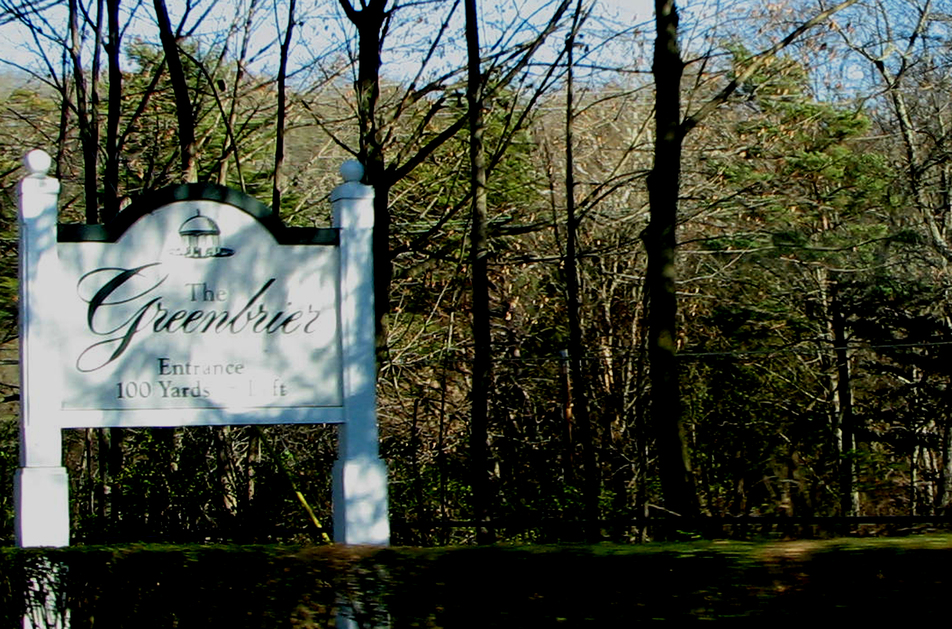 White Sulphur Springs, WV: GREENBRIER HOTEL'S ENTRANCE NOTIFICATION - WHITE SULPHUR SPRINGS, WV