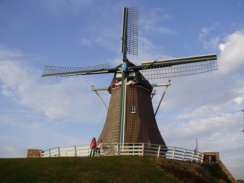 Fulton, IL: De Immigrant Dutch windmill.