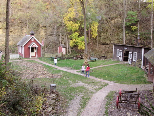 Fulton, IL: heritage canyon