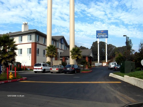 San Pablo, CA: Holiday Inn Express on San Pablo Dam Avenue near I-80/580 Freeway