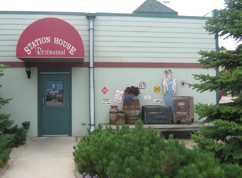 Perham, MN: Station House Restaurant on 1st Avenue North