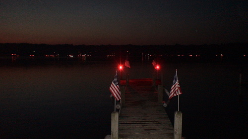 Potter Lake, WI: Everyone joins in on bringing Potters lake alive with flare on every pier!