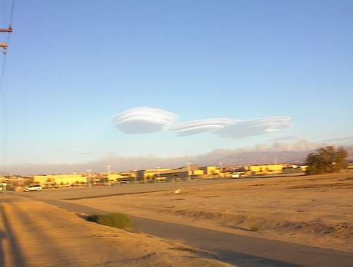 Apple Valley, CA: LENTICULAR CLOUDS OVER THE EAST