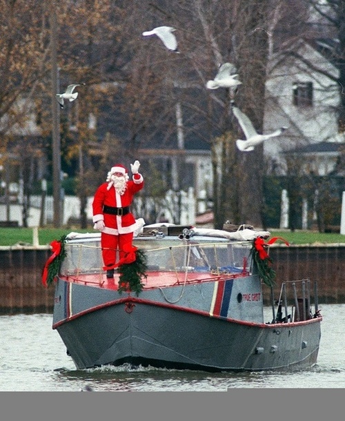 Vermilion, OH: Santa arrives in Vermilion Ohio
