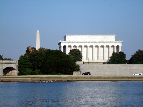 Washington, DC: Lincoln Memorial & Washington Monument over Potomac River